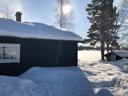 Stuga med sjötomt i Järvsö