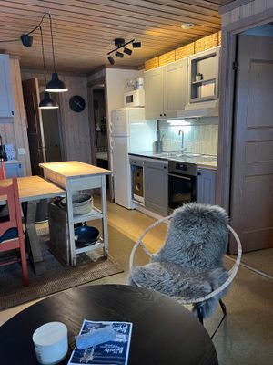 Hyr denna stuga i Storlien på 48 m². 4-6 sängplatser. 5 000 - 7 500 kr per vecka. Se bilder och tillgänglighet här.