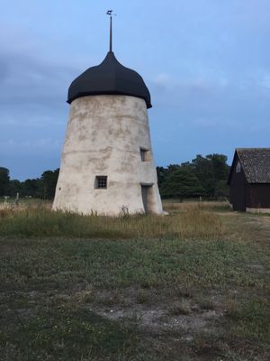 Hyr denna stuga i  på 85 m². 6 sängplatser. Från 15 000 kr per vecka. Se bilder och tillgänglighet här.