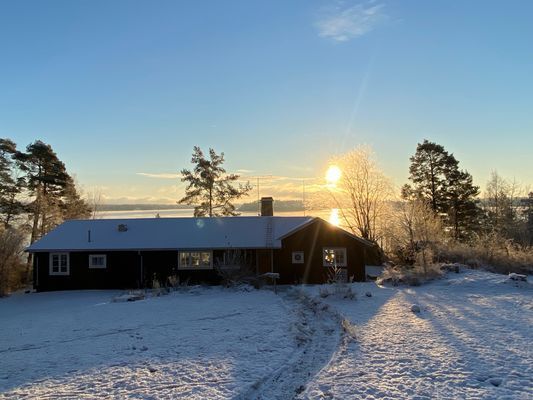 Fantastiska solnedgångar i vinterskrud.