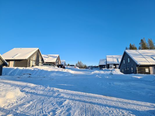 Hyr denna stuga i Idre på 68 m². 8 sängplatser. 4 500 - 10 000 kr per vecka. Se bilder och tillgänglighet här.