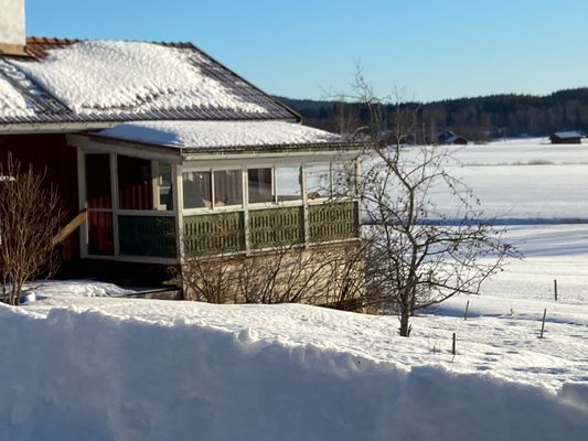 Hyr denna stuga i Ljusdal på 60 m². 2-4 sängplatser. 3 800 - 4 500 kr per vecka. Se bilder och tillgänglighet här.