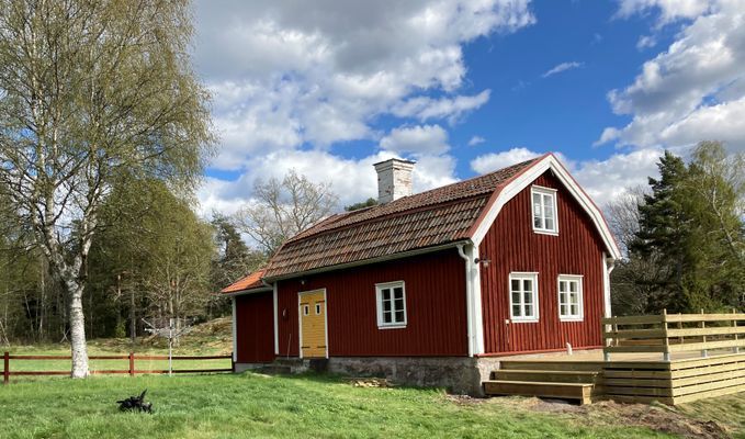 Stuga med sjöutsikt nära Västervik