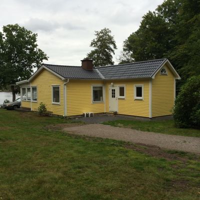 Hyr denna stuga i Växjö på 85 m². 5-7 sängplatser. 8 000 - 9 000 kr per vecka. Se bilder och tillgänglighet här.