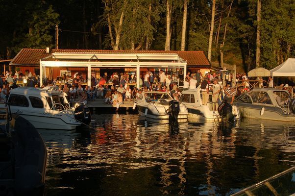 Underbar krog vid havet och solnedgång med liveband 2 kvällar/vecka