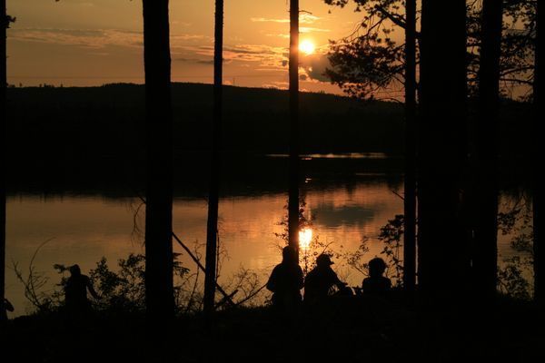 Sjötomt med brygga & bastu i lantlig skogsmiljö.