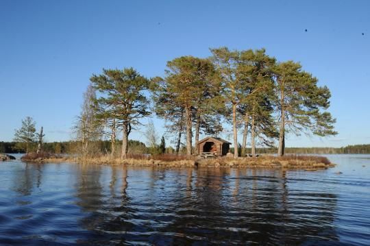 Härlig skärgård med färdiga grillplatser (sjökort finns i huset)