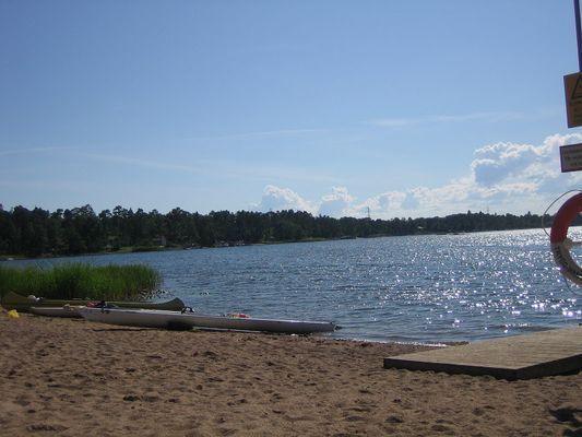 Strandstuga, egen sjötomt, sandstrand,brygga o båt - Bild 13