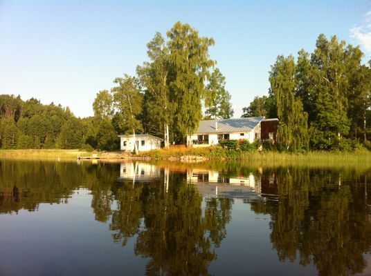 Hyr denna stuga i Åtvidaberg på 145 m². 8 sängplatser. 12 000 - 18 000 kr per vecka. Se bilder och tillgänglighet här.