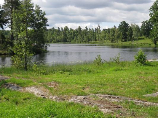 200 m. från stugan båtplats och sjö.