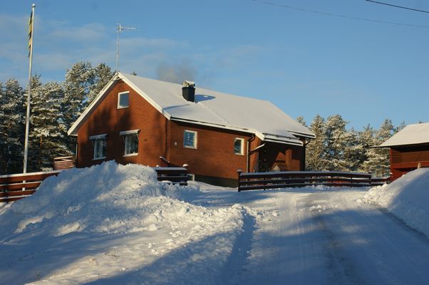 Hyr denna stuga i Öje på 120 m². 4-6 sängplatser. Från 6 900 kr per vecka. Se bilder och tillgänglighet här.