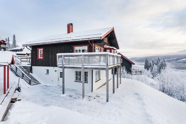 Hyr denna stuga i Åre på 180 m². 12 sängplatser. Från 9 500 kr per vecka. Se bilder och tillgänglighet här.