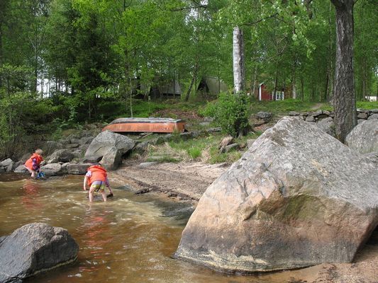 Hyr denna stuga i Älmhult på 80 m². 8 sängplatser. Från 5 000 kr per vecka. Se bilder och tillgänglighet här.