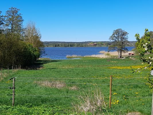 Hyr denna stuga i Gnesta på 160 m². 6-8 sängplatser. Från 7 000 kr per vecka. Se bilder och tillgänglighet här.