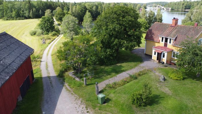 Här slutar grusvägen vid vårt hus