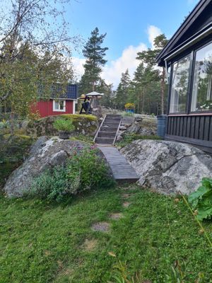 Hyr denna stuga i Vätö på 65 m². 7-8 sängplatser. Från 9 800 kr per vecka. Se bilder och tillgänglighet här.