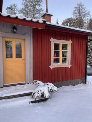 Hyr denna stuga i Undenäs på 50 m². 2 sängplatser. 6 000 - 8 400 kr per vecka. Se bilder och tillgänglighet här.