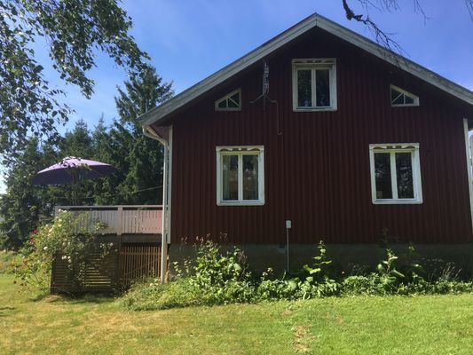 Hyr denna stuga i Höggeröd på 114 m². 6 sängplatser. 8 500 - 9 500 kr per vecka. Se bilder och tillgänglighet här.