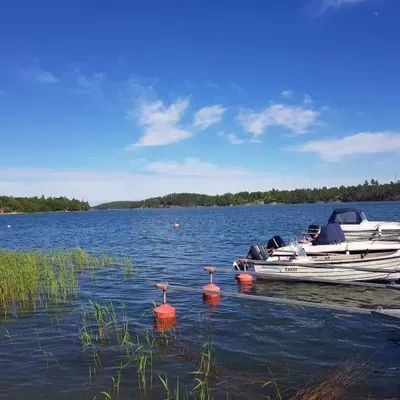 Österviken från båtbryggan 200 härifrån.