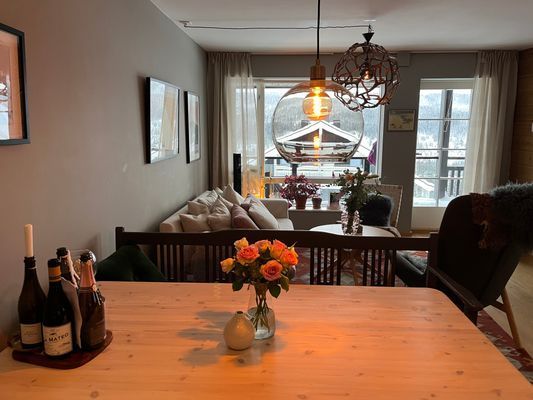 Hyr denna stuga i Åre på 54 m². 4 sängplatser. 9 500 - 19 500 kr per vecka. Se bilder och tillgänglighet här.