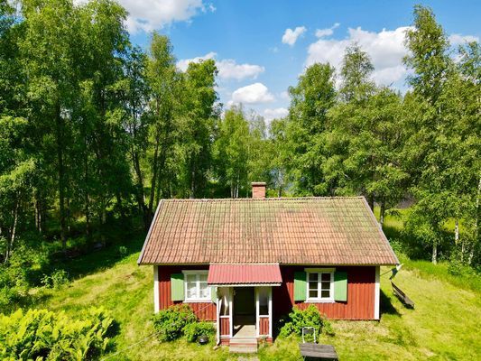 Torp med sjöläge vid kanotleden Svartälven, bastu