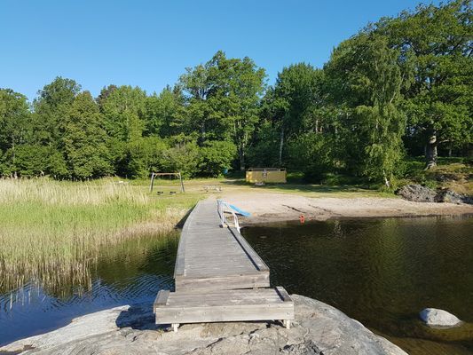 2+2(+3) bäddar i högt, privat läge nära Bullandö - Bild 7