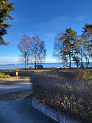 Hyr denna stuga i  på 90 m². 4-6 sängplatser. Från 12 000 kr per vecka. Se bilder och tillgänglighet här.