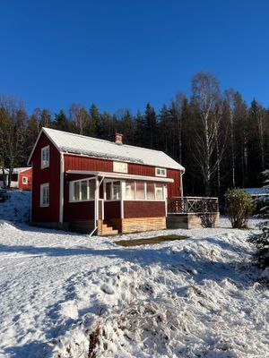 Mysig stuga i Hassela med utsikt över fjällen