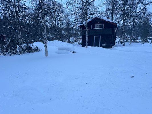 Hyr denna stuga i Bruksvallarna på 48 m². 4 sängplatser. 3 500 - 4 900 kr per vecka. Se bilder och tillgänglighet här.