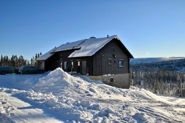 Hyr denna stuga i Vemdalsskalet på 110 m². 8 sängplatser. Från 15 000 kr per vecka. Se bilder och tillgänglighet här.