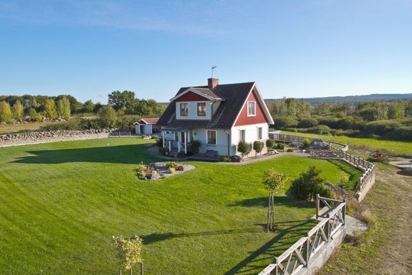 Sjönära hus med fiske och natur