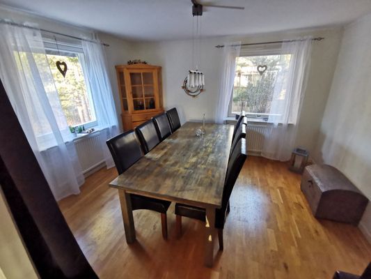 Hyr denna stuga i Vemdalen på 195 m². 5-7 sängplatser. Från 4 000 kr per vecka. Se bilder och tillgänglighet här.