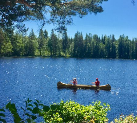 Hus med sjöläge, båt och kanot - Bild 46