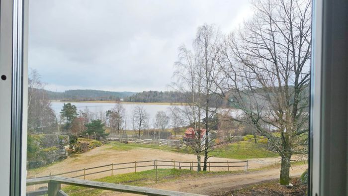 Stor villa, 200 m till sjö, roddbåt, BOKA 2025 - Bild 35