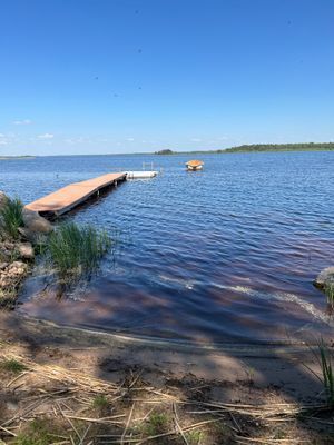 Stuga på sjötomt uthyres