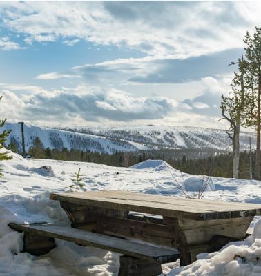 Nyrenoverad med västervy vid längdspåret (Aöv)