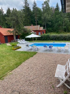 Rofylld sekelskiftespärla med egen pool - Bild 60