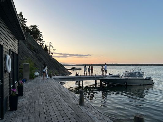 Idylliskt i skärgården med slående utsikt och pool - Bild 30