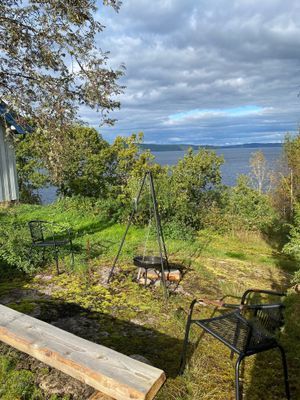 Jaktstuga, sjönära, båt, badtunna vid strand mm. - Bild 37