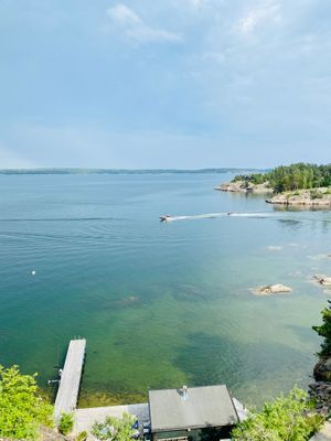 Idylliskt i skärgården med slående utsikt och pool - Bild 31