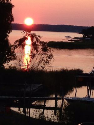 En idyllisk lägenhet med sjö utsikt.