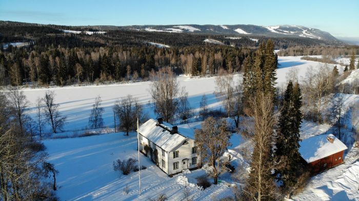 Trivsam gård, vackert belägen nära Branäs