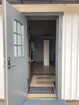 Hyr denna stuga i Herrljunga på 49 m². 4-6 sängplatser. Från 5 500 kr per vecka. Se bilder och tillgänglighet här.