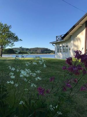 Hus med sjötomt, brygga, sandstrand, max kvällssol