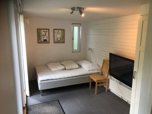 Hyr denna stuga i Ängelholm på 18 m². 2 sängplatser. 2 500 - 3 500 kr per vecka. Se bilder och tillgänglighet här.