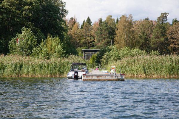 Skärgårdsstuga med sjöutsikt på ö nära Vaxholm