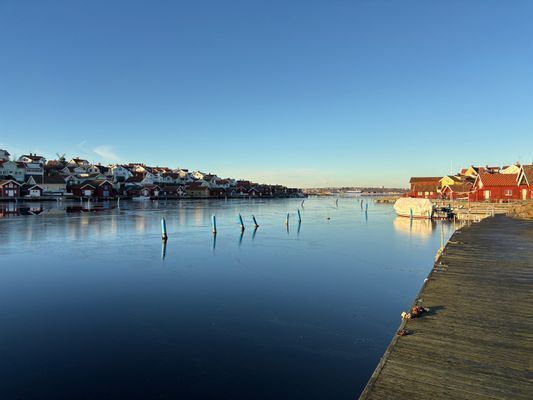 Hus vid havet med utomhuspool i Fiskebäckskil - Bild 15