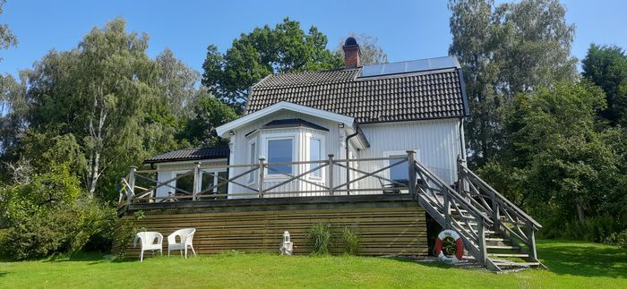 Hyr denna stuga i Bengtsfors på 110 m². 6 sängplatser. 12 000 - 17 600 kr per vecka. Se bilder och tillgänglighet här.