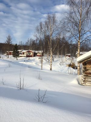 Hyr denna stuga i  på 70 m². 6-8 sängplatser. 6 500 - 7 500 kr per vecka. Se bilder och tillgänglighet här.