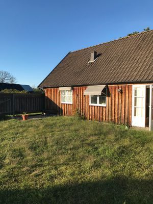 Hyr denna stuga i  på 90 m². 4-5 sängplatser. Från 11 000 kr per vecka. Se bilder och tillgänglighet här.